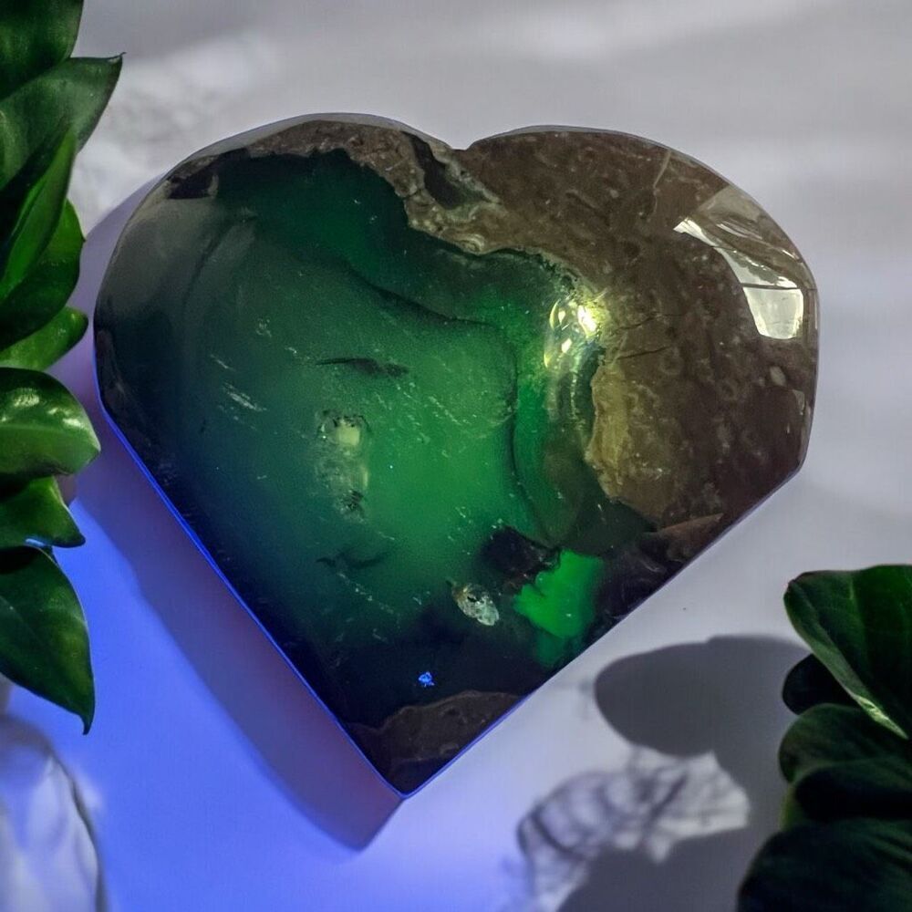 Volcano Agate Heart Carving UV Reactive‎